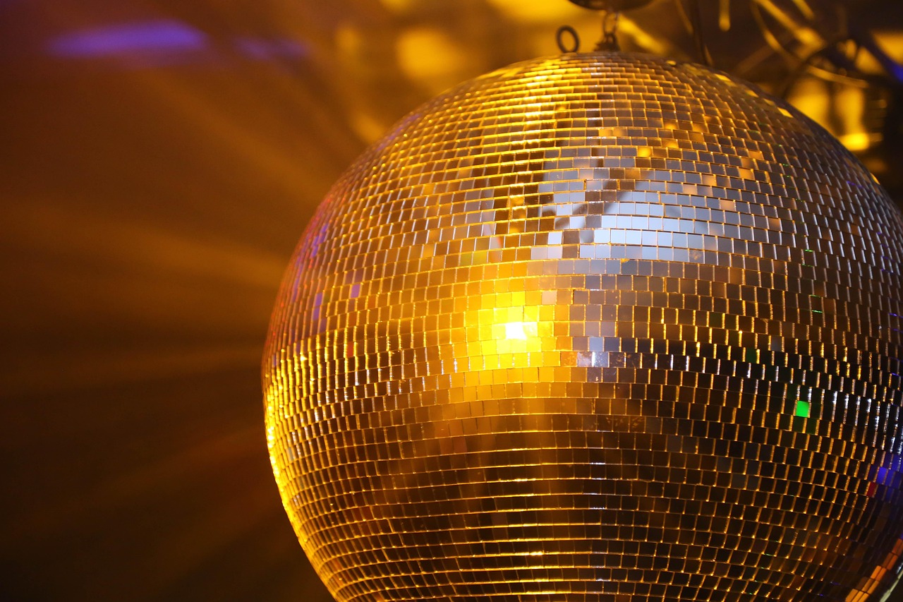Illuminated disco ball
